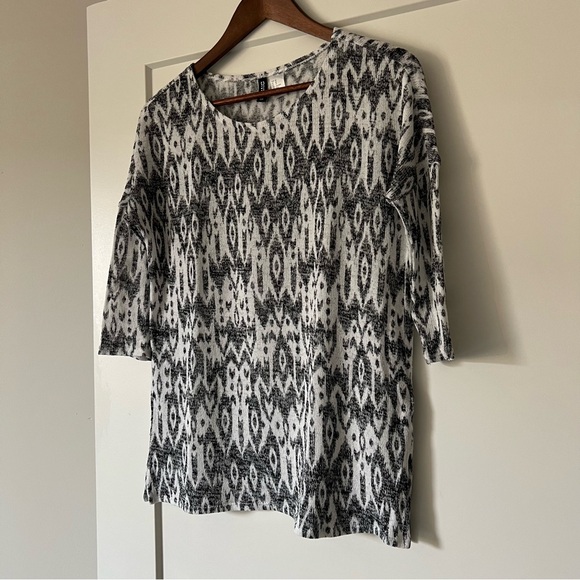 H&M Patterned Knit Top (XS) - Picture 2 of 10